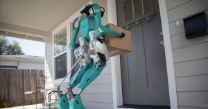 Robotul umanoid Digit duce coletele la ușa clientului (1)