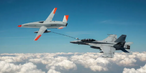 Avion de luptă alimentat în zbor de UAV MQ-25 Stingray